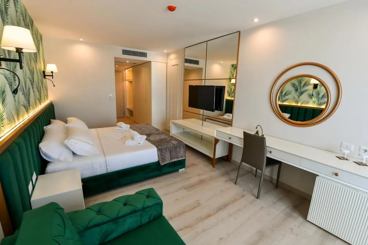 Iliad Hotel Dıraç