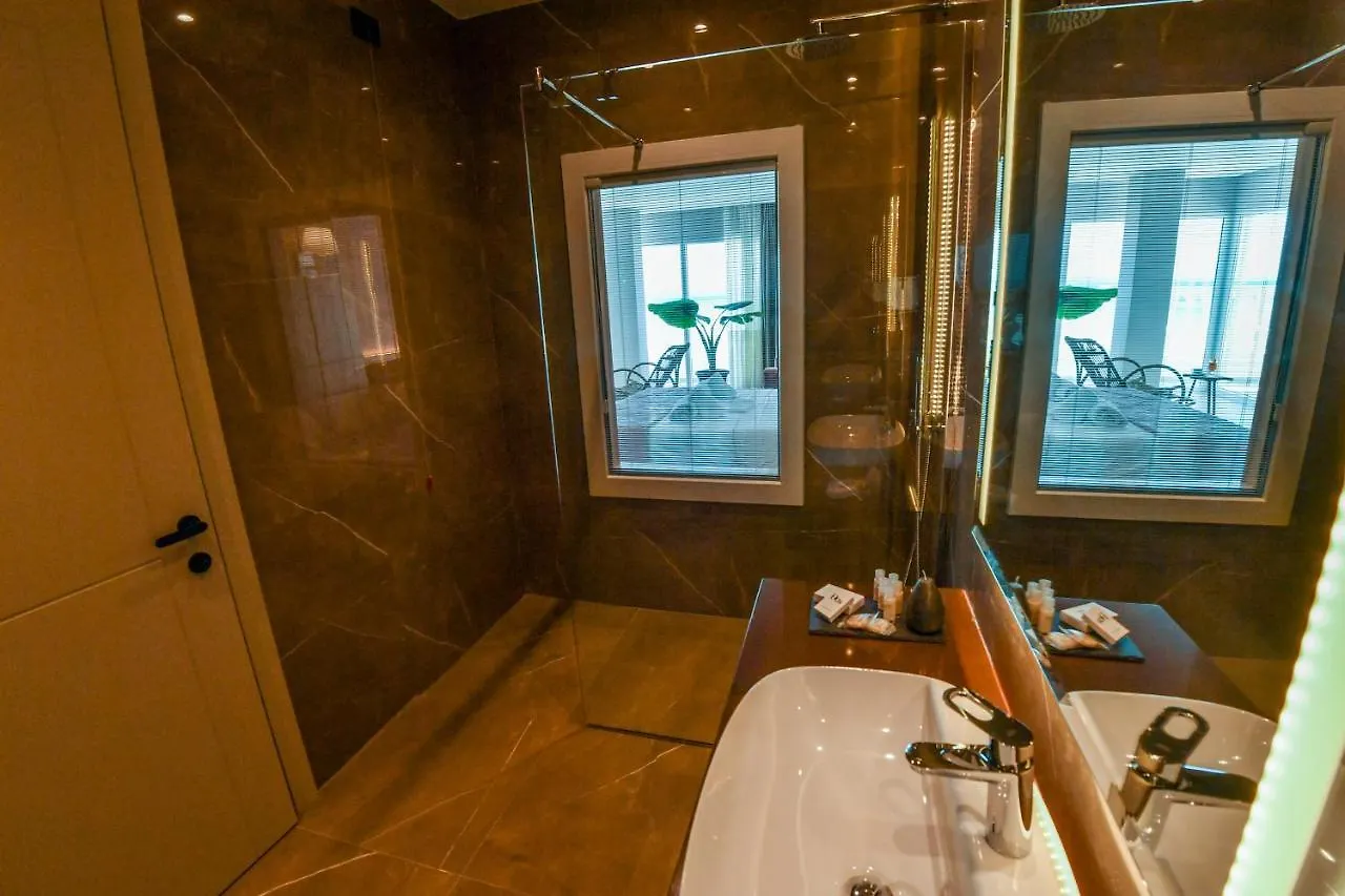 Iliad Hotel Dıraç