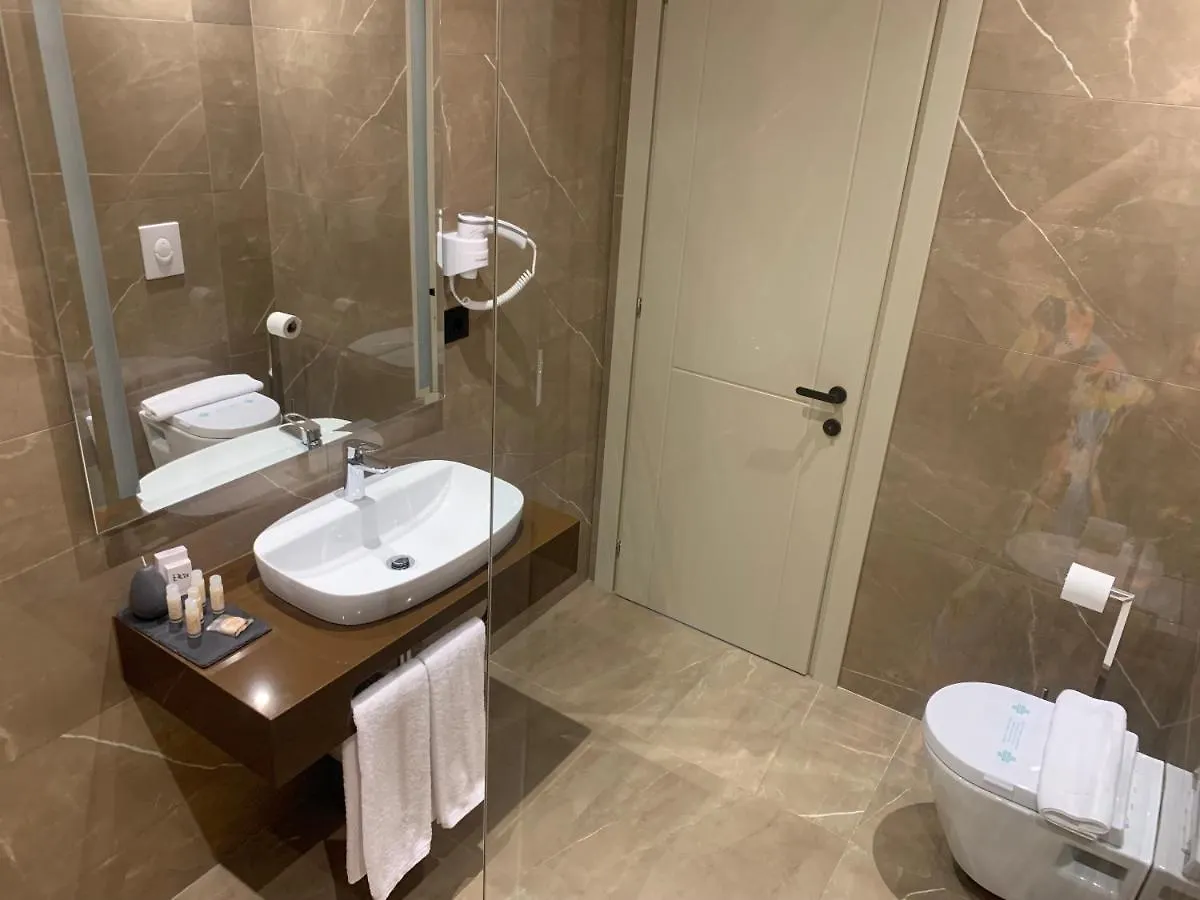 Iliad Hotel Dıraç