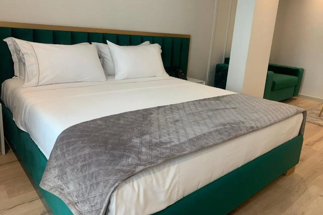 Iliad Hotel Dıraç